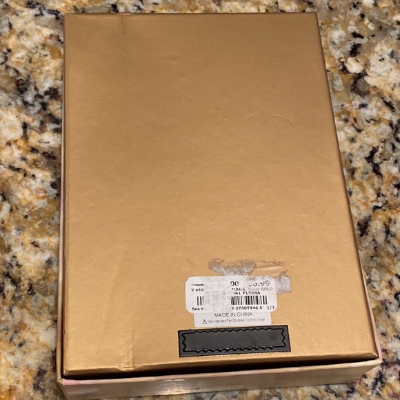 Erica Lions Necklace and Earrings Set - Picture 5 of 6